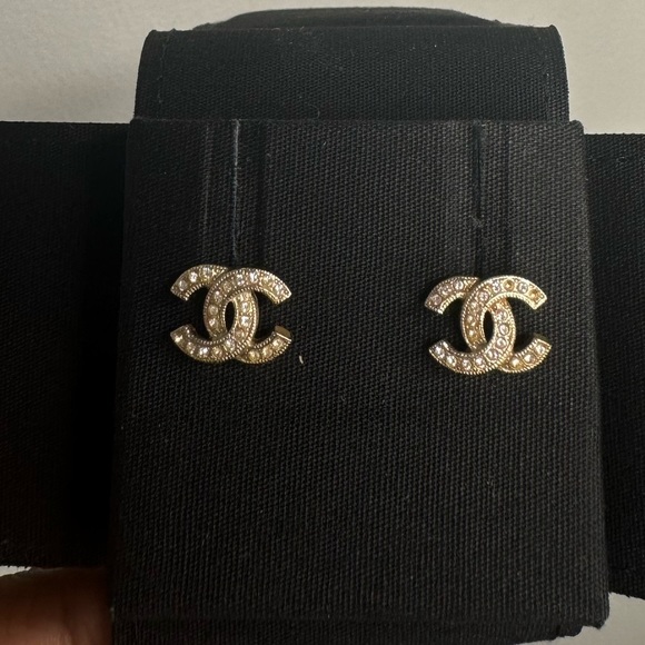 CHANEL Jewelry - CHANEL CC gold studs